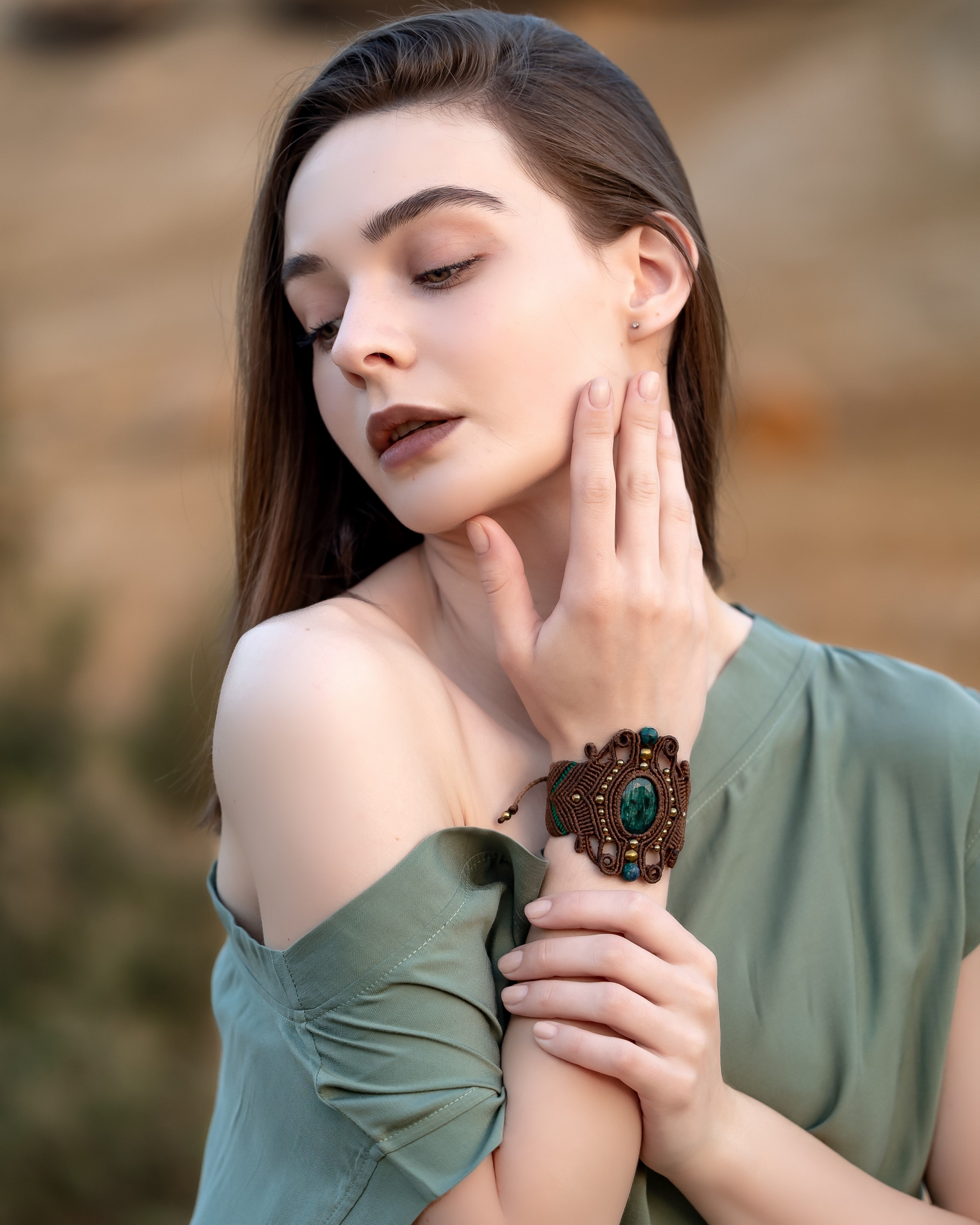 Bracelet Root Emerald with Azurite macrame