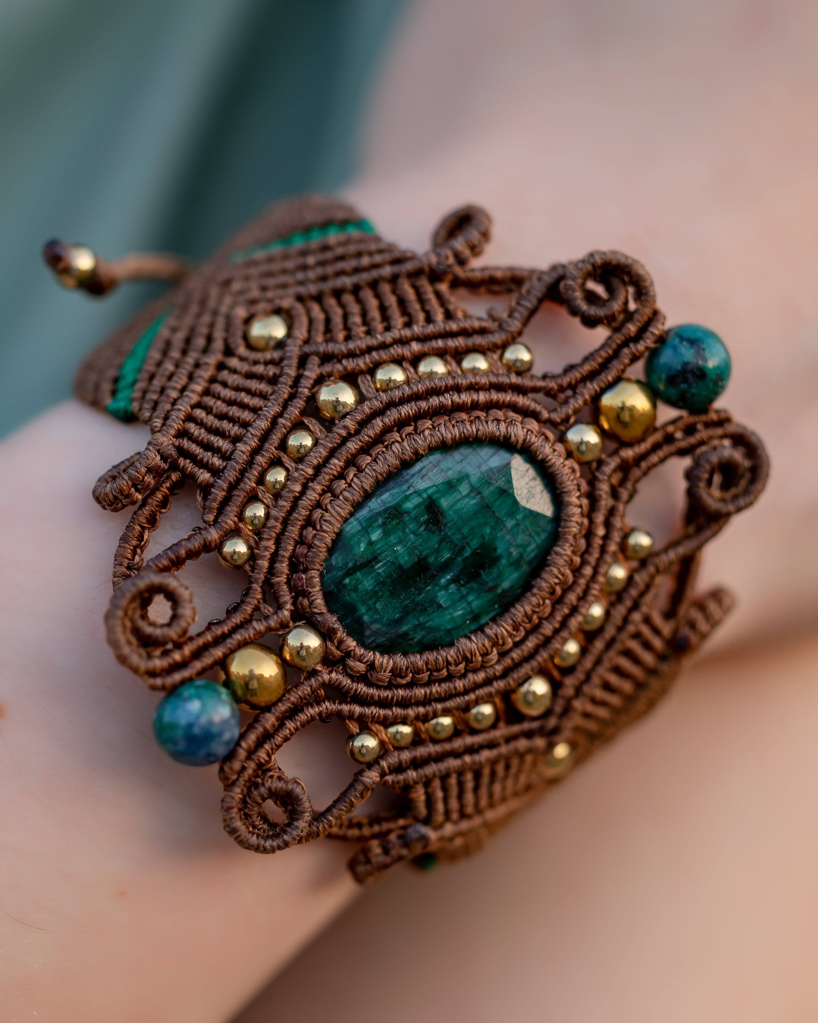 Bracelet Root Emerald with Azurite macrame