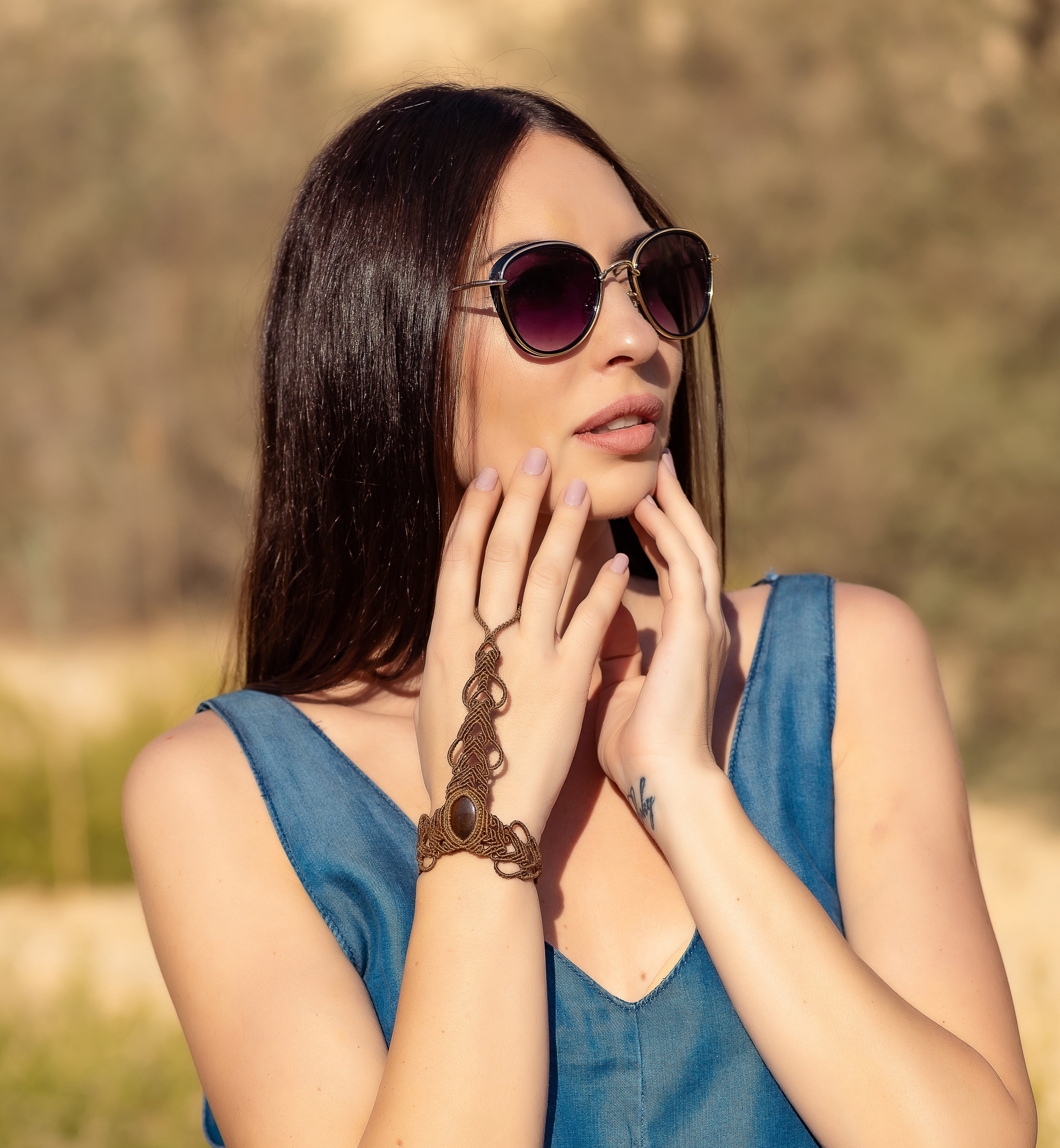 Tiger eye pattern macramé finger bracelet.