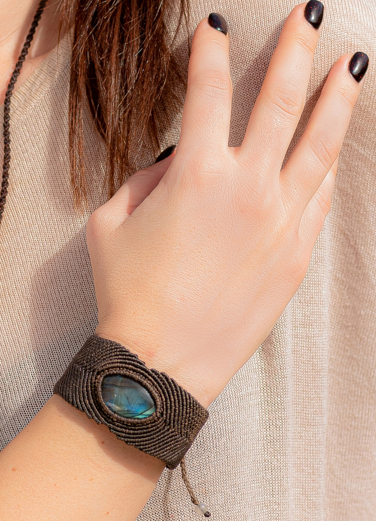 Labradorite pattern macramé bracelet.